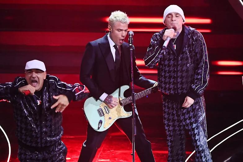 Sanremo tra ascolti e polemiche: Fratelli d&rsquo;Italia attacca la Rai