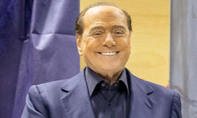 La risposta di Kiev a Berlusconi: &laquo;Bacia le mani insanguinate di Putin&raquo;