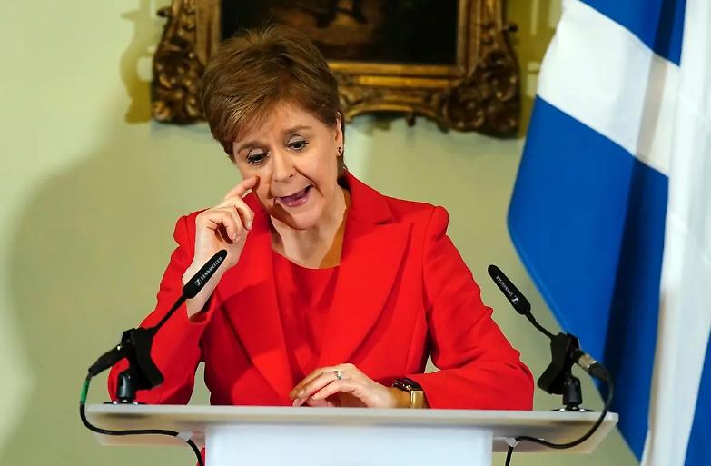 &ldquo;La politica &egrave; brutale&rdquo;. Scozia sotto choc per le dimissioni di Nicola Sturgeon