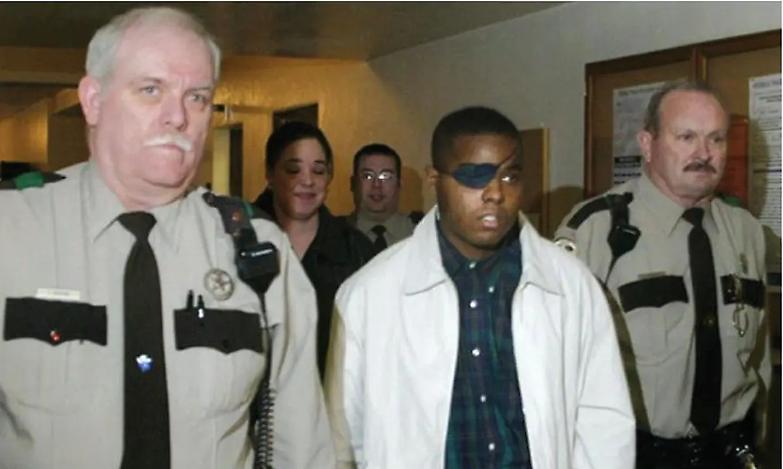 Texas, un condannato a morte si strappa via l&rsquo;occhio destro