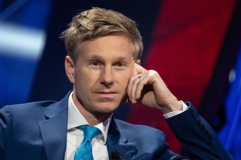 Il ritorno di Orsini: &laquo;Zelensky dica grazie a Silvio Berlusconi...&raquo;