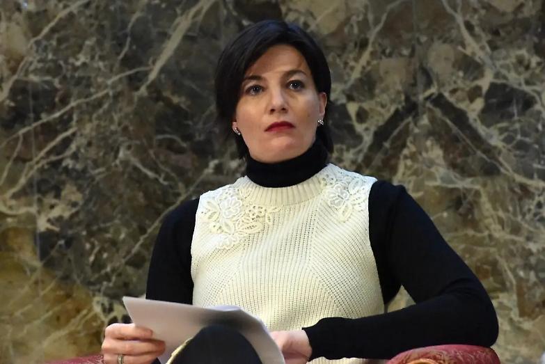 Qatargate, Panzeri tira in ballo Comi: &laquo;Per lei una borsa con 60mila euro&raquo;