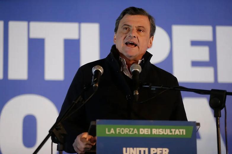 Calenda: &laquo;Complimenti a Schlein, ha vinto una bella battaglia democratica&raquo;