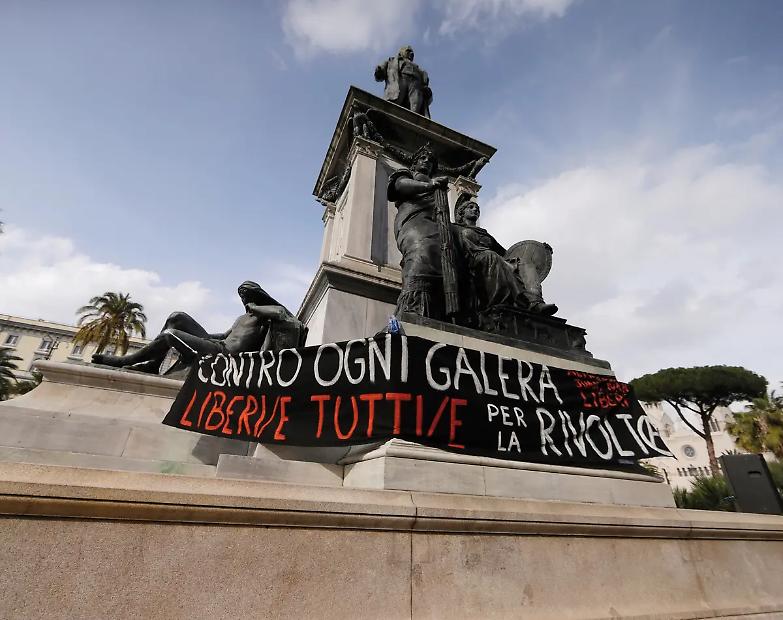 Giusto proteggere i giudici di Cospito. Ma la scorta serve anche al gup che ha assolto a Rigopiano...