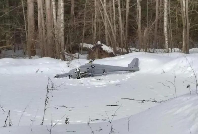 Droni sulle citt&agrave; russe: uno si schianta a 100 chilometri da Mosca. Putin rinforza la difesa