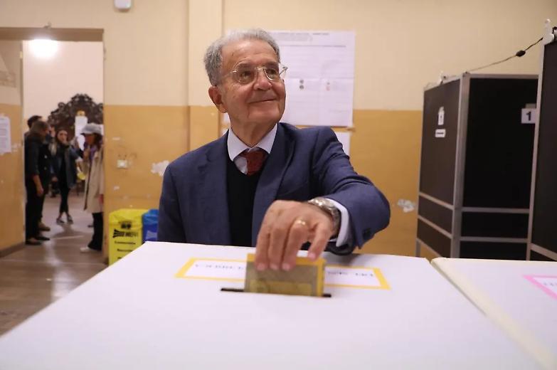 I consigli di Romano Prodi: &laquo;Schlein riunisca tutti i riformisti&raquo;