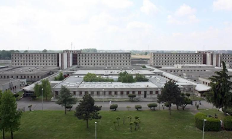 Alfredo Cospito assume solo acqua e sale dopo il ritorno in carcere