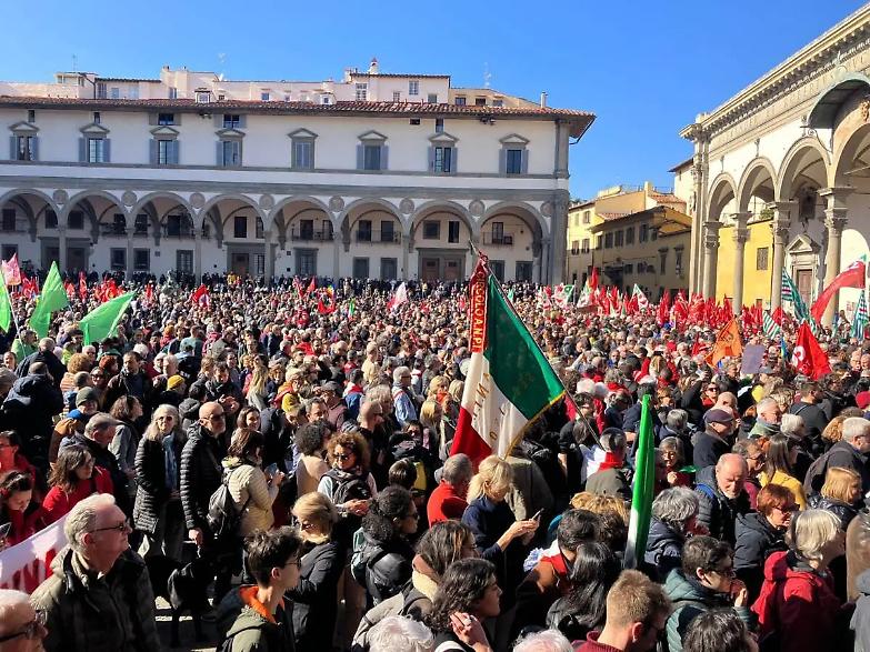 Corteo antifascista a Firenze. Schlein: &laquo;Una risposta allo squadrismo&raquo;