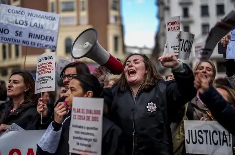 Spagna, lo sciopero dei cancellieri ha bloccato i processi