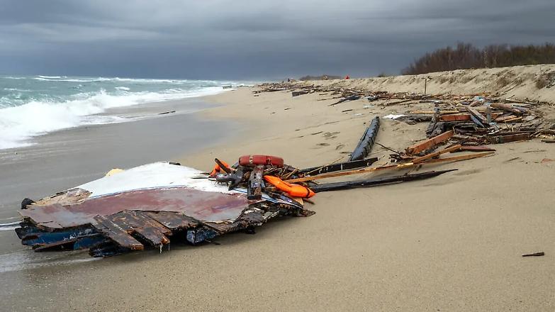 Il mare di Cutro restituisce il corpo di un altro bambino. Sono 74 le vittime del naufragio