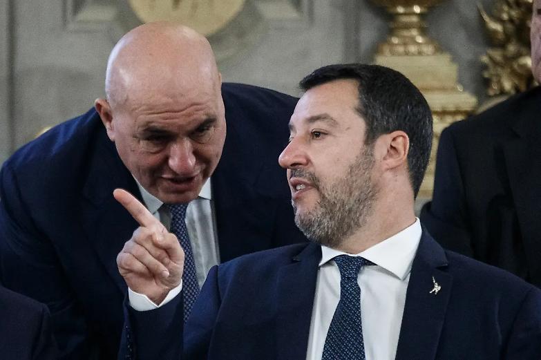 Il braccio di ferro Crosetto-Salvini per il controllo del mare...