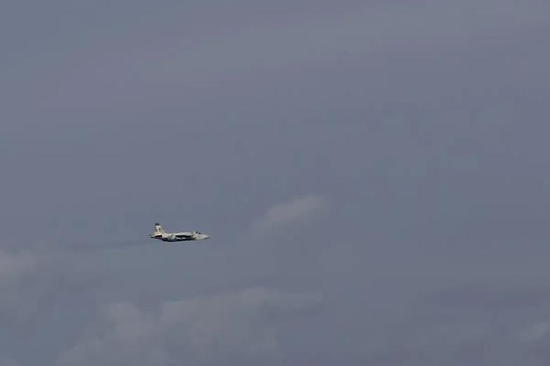 Tensione nel Mar Nero: jet russo si scontra con un drone americano