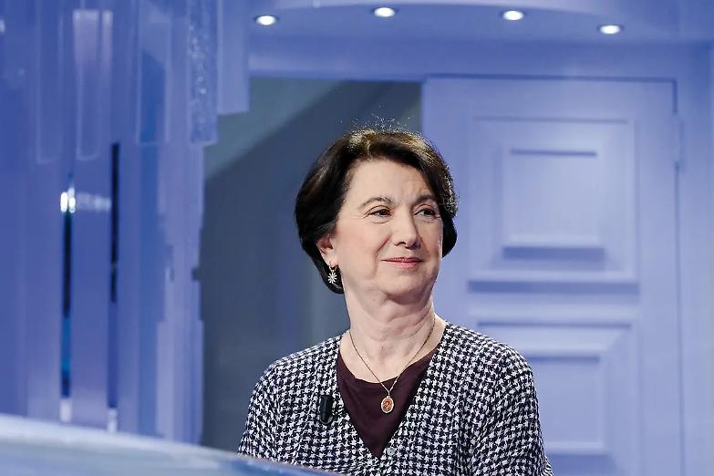 Roccella: &laquo;La maternit&agrave; surrogata? &Egrave; un mercato dei bambini&raquo;