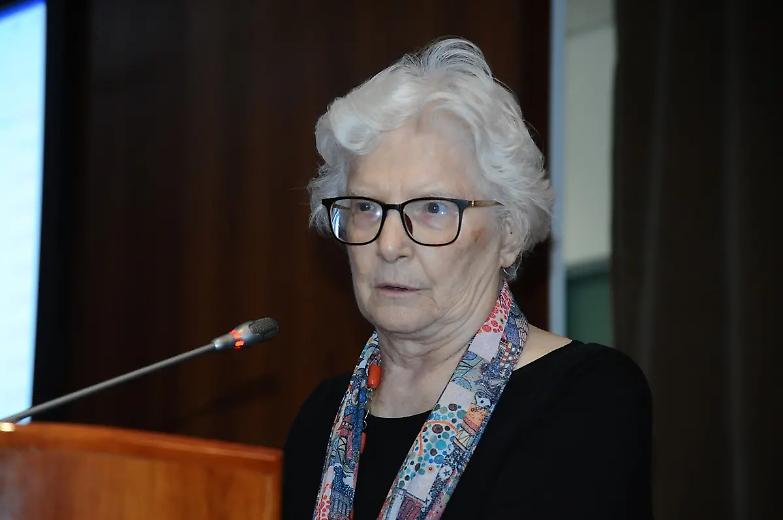 Binetti: &laquo;La surrogata non &egrave; un diritto, &egrave; un esproprio a spese delle donne&raquo;