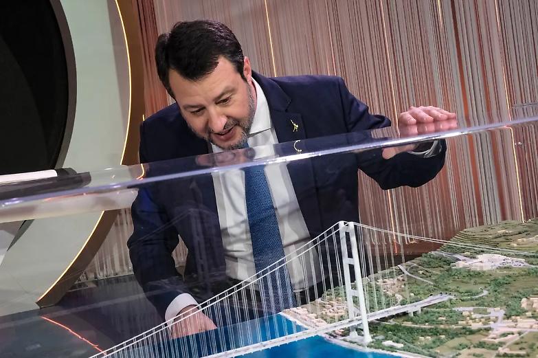 Salvini non ha dubbi: &laquo;Folle non realizzare il Ponte sullo Stretto&raquo;