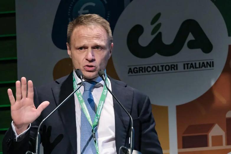 Lollobrigida e Schillaci dichiarano guerra al cibo sintetico: &ldquo;Rischio di ingiustizia sociale&rdquo;