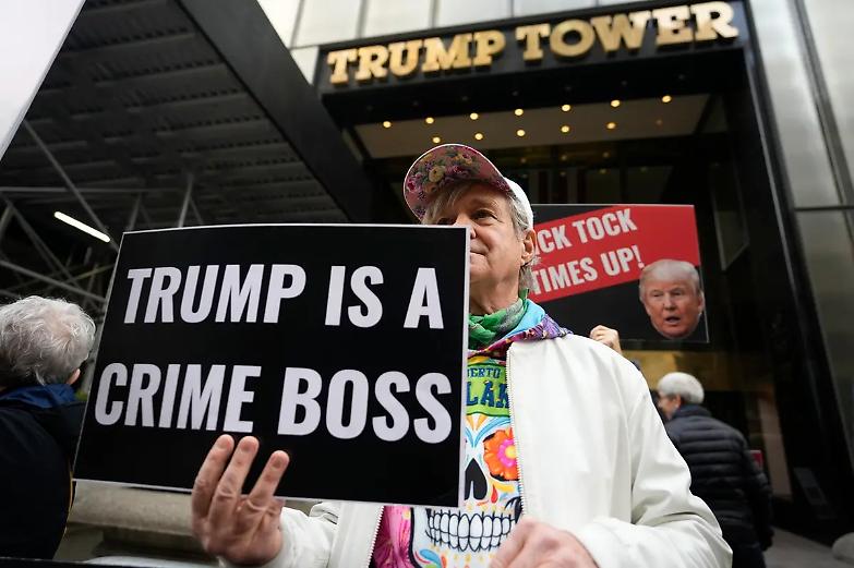 Usa alla prova pi&ugrave; difficile. Con l&rsquo;ombra dello scontro tra giustizia e politica...