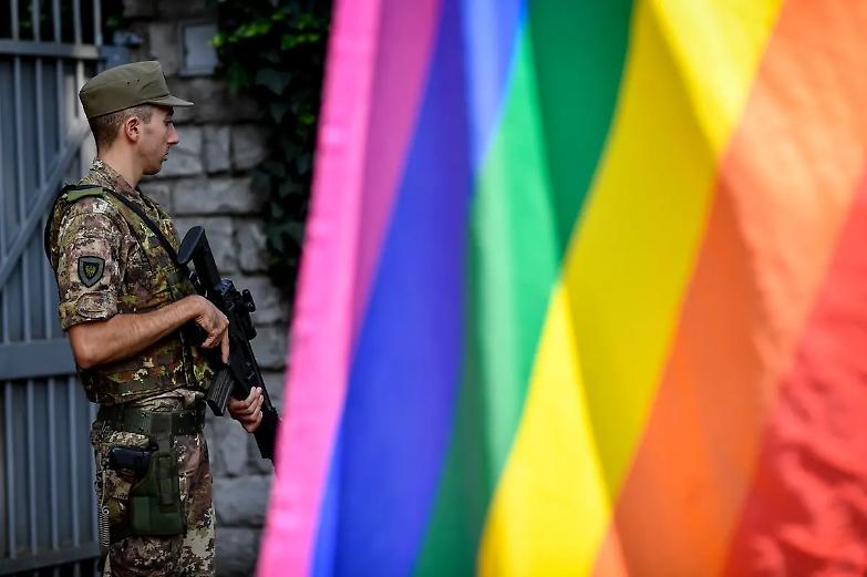 &ldquo;Legge anti Lgbt: l&rsquo;Italia si schiera con Orban&rdquo;