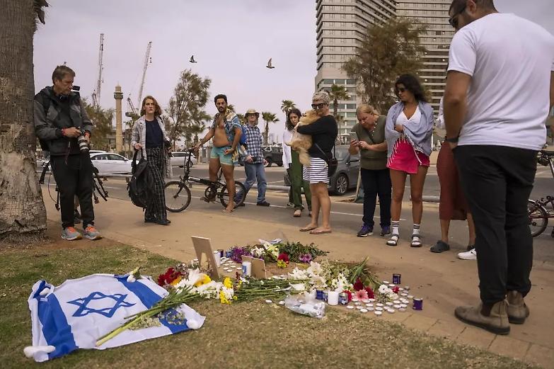 Attentato a Tel Aviv: &ldquo;Parini aveva un proiettile nella gamba&rdquo;. Ma Israele smentisce