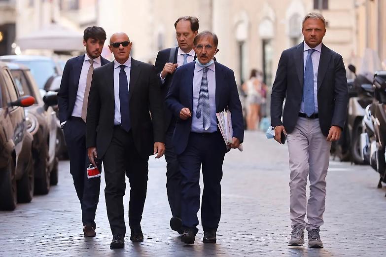 La sostituzione etnica e quel riflesso da dottor Stranamore