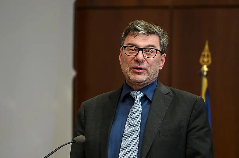 Niente tasse per chi fa figli: il piano Giorgetti contro la denalit&agrave;