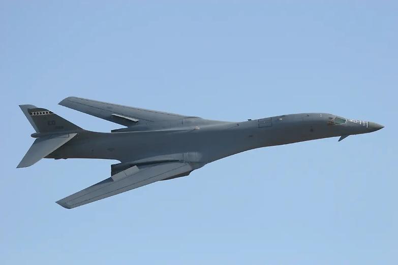Gli Usa inviano i bombardieri supersonici B-1B per le esercitazioni al confine con la Cina