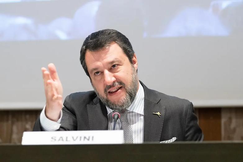 &laquo;Celebrer&ograve; il 25 aprile&raquo;. Salvini si smarca anche da La Russa