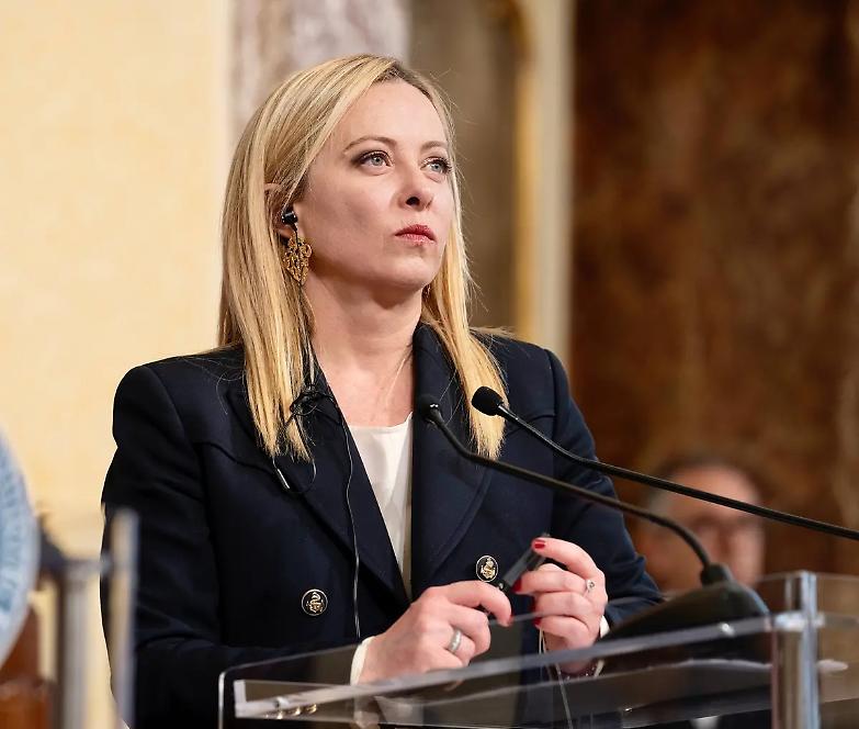 Parigi attacca Meloni: &ldquo;Incapace di gestire i migranti&rdquo;. Tajani: &ldquo;Offese inaccettabili&rdquo;. Salta il viaggio in Francia