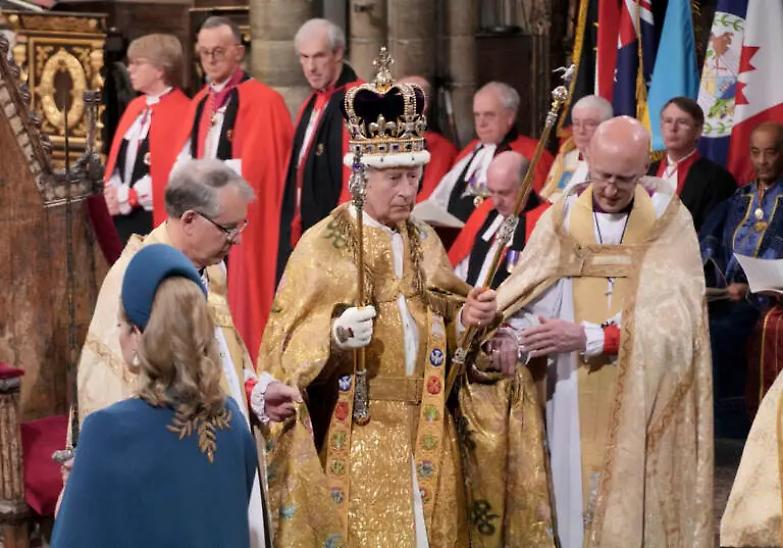 &ldquo;God save the King Charles&rdquo;. Incoronato il nuovo re di Inghilterra