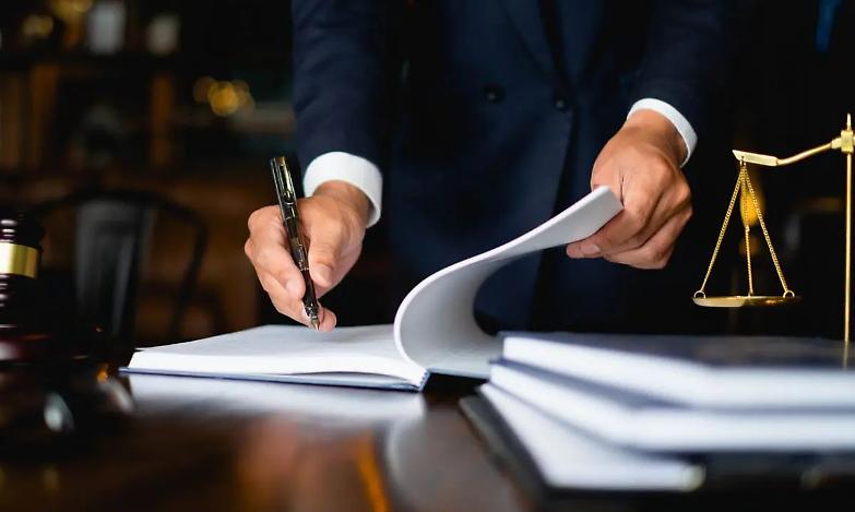 &laquo;Diritti dei Comuni svenduti a privati: sconcertante&raquo;. Avvocati in rivolta