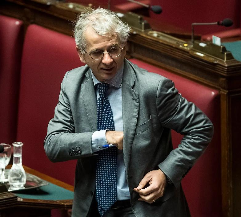 Ferri rivuole la toga, il Csm lo spedisce a via Arenula