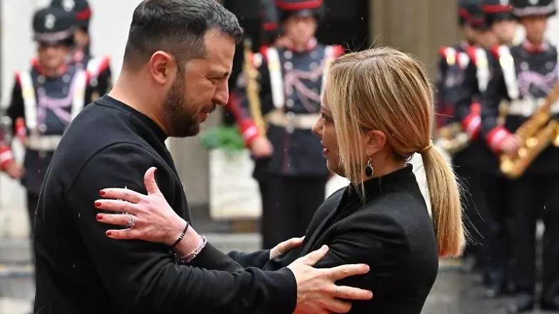 Colloquio di 70 minuti tra Meloni e Zelensky: &laquo;L&rsquo;Italia scommette sulla vittoria di Kiev&raquo;