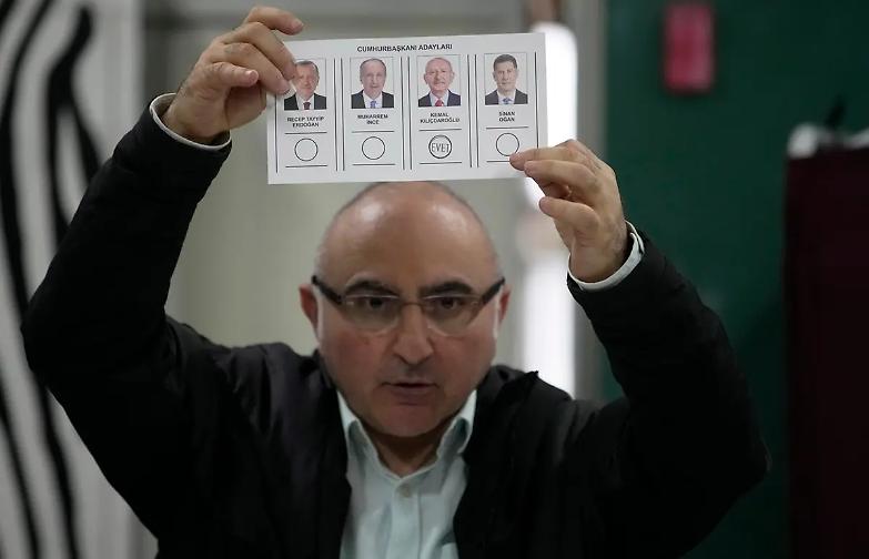 Erdogan sotto il 50%, si va verso ballottaggio con Kilicdaroglu
