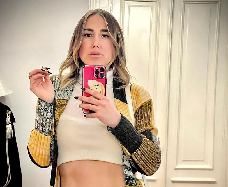 L&rsquo;avvocata Alessandra Demichelis sospesa per le foto sui social: leso il decoro della professione