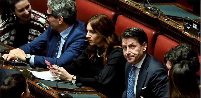 Conte, l&rsquo;eterno indeciso che non sa ancora cosa vuol fare da grande