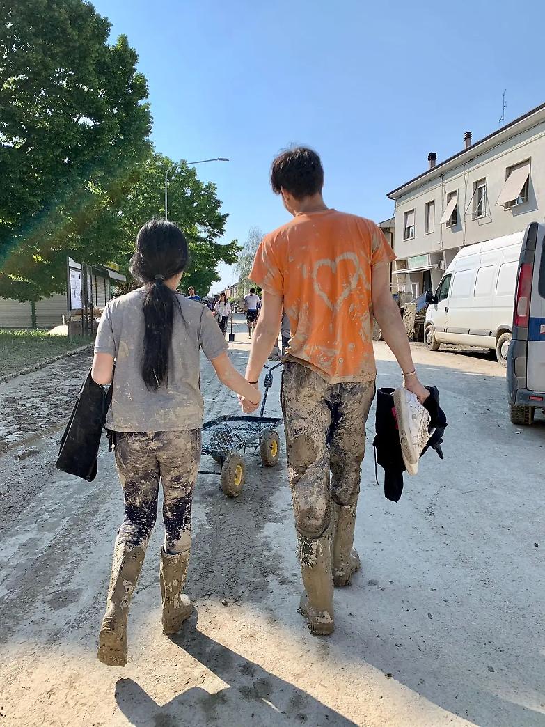Acqua, fango e tanti volontari. Viaggio nel cuore dell&rsquo;alluvione