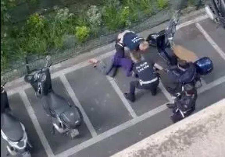 Donna presa a manganellate dai vigili: il video choc a Milano