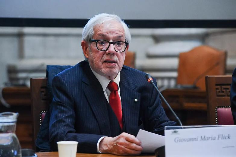 Flick: &laquo;Il governo non pu&ograve; minare l&rsquo;indipendenza della Corte dei Conti&raquo;