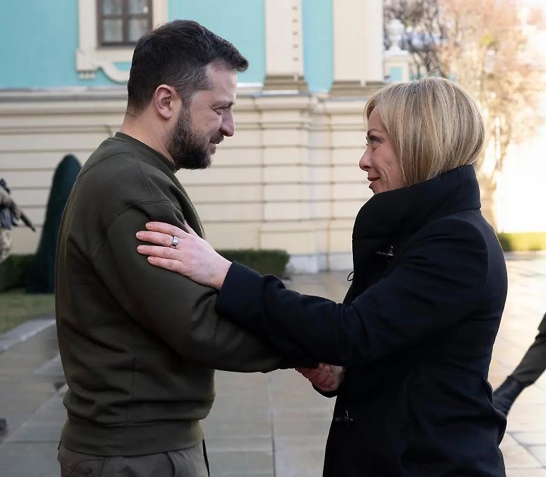 Con il sostegno a Kiev, Meloni si &egrave; guadagnata lo scudo del Quirinale