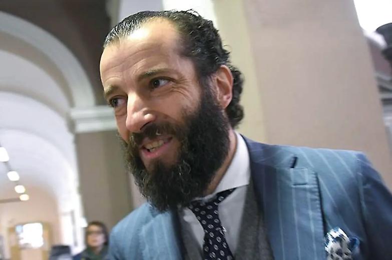 &laquo;Chi indossa la toga non pu&ograve; esprimersi come i giuristi da bar&raquo;