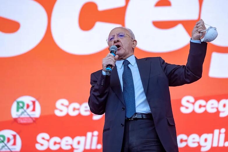 &laquo;Non c&rsquo;&egrave; nulla di pi&ugrave; volgare dei radical- chic senza chic&raquo;. De Luca all&rsquo;assalto di Schlein