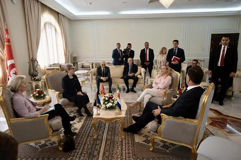 Meloni a Tunisi con von der Leyen e Rutte: &laquo;Obiettivo memorandum d'intesa Ue-Tunisia entro giugno&raquo;