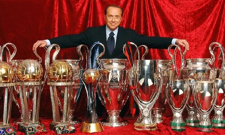 La commozione del Milan: &laquo;Grazie presidente Berlusconi, per sempre con noi&raquo;