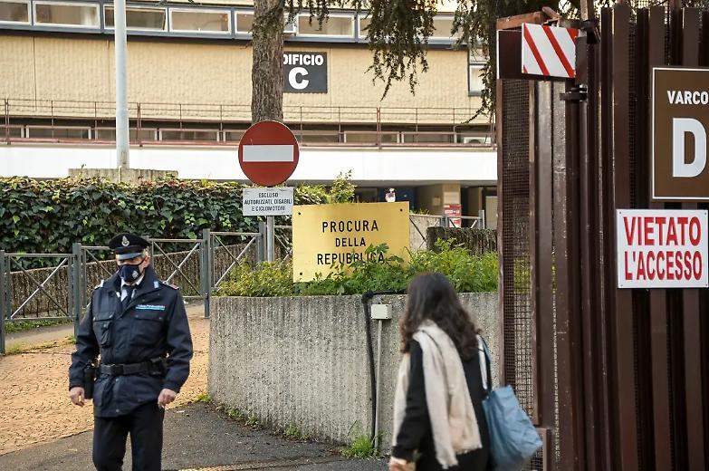 Roma, incendio a Piazzale Clodio: tra le fiamme l&rsquo;archivio del tribunale