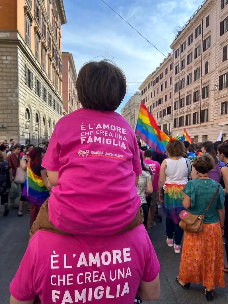 Coppie gay, l&rsquo;Ue: &ldquo;I genitori siano riconosciuti in tutti i Paesi membri&rdquo;