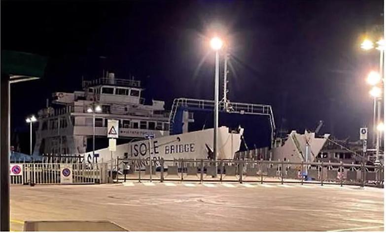 La procura sequestra i traghetti. Eolie tagliate fuori dal mondo