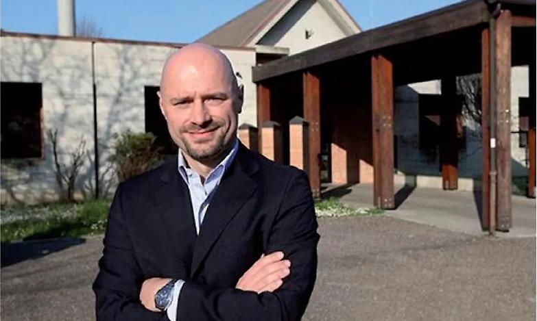 Insulti dagli haters, ferme da 4 anni le querele del sindaco di Bibbiano