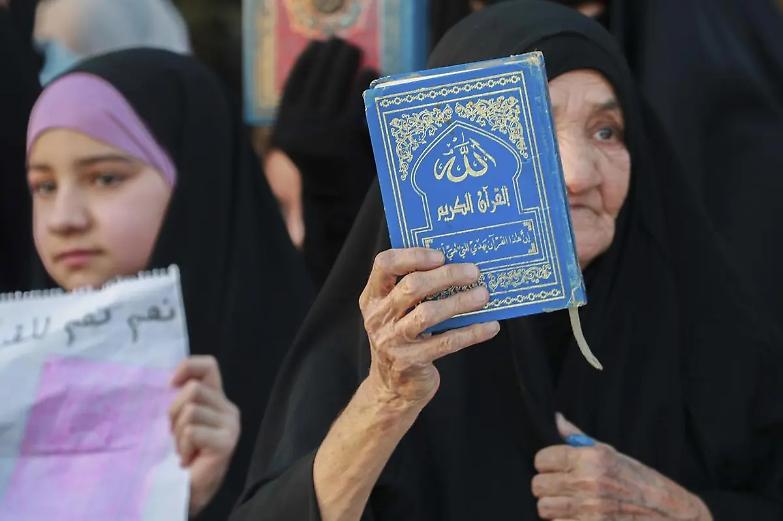 Corano bruciato in Svezia, il Papa: &laquo;Indignato e disgustato&raquo;