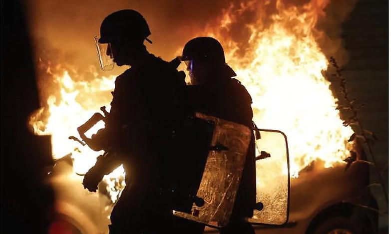 La rivolta in banlieue ha gi&agrave; un vincitore: la destra di Le Pen