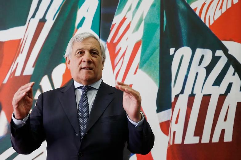 Tajani rilancia il sogno di Berlusconi: &laquo;Ora separiamo le carriere delle toghe&raquo;